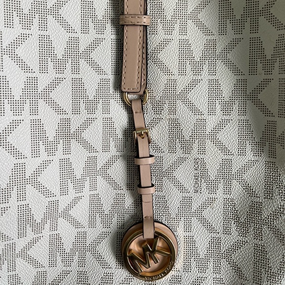 Michael Kors Logo Tote - Picture 8 of 15